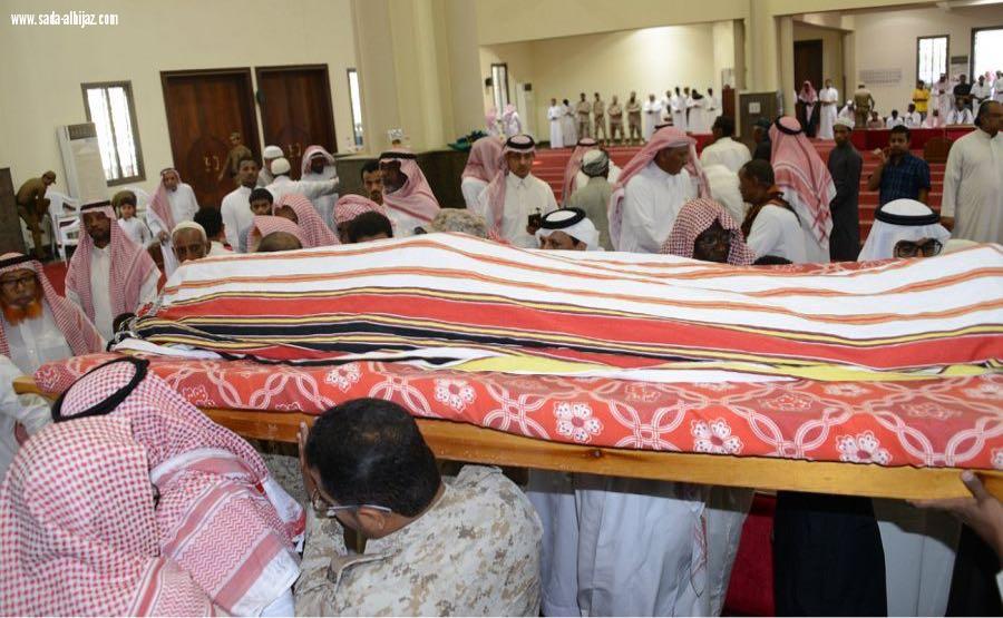  نائب أمير منطقة جازان يؤدي صلاة الميت على شهيد الواجب المجرشي 